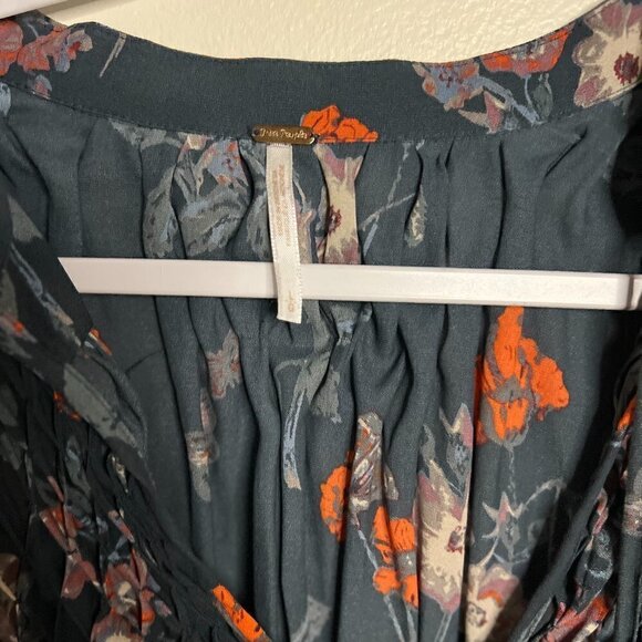 Free People Crepe Size Large Navy Floral Boho Tunic Top - Picture 7 of 8